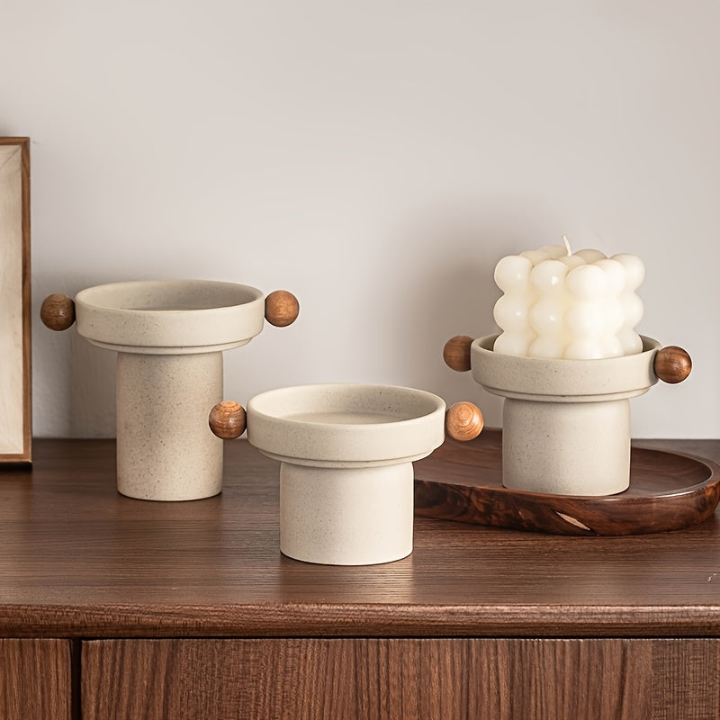 Ceramiczny świecznik na wysokim stojaku